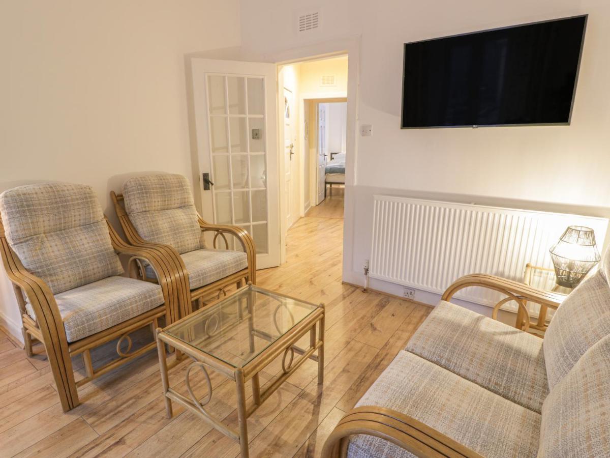 Garden Apartment Ayr Extérieur photo